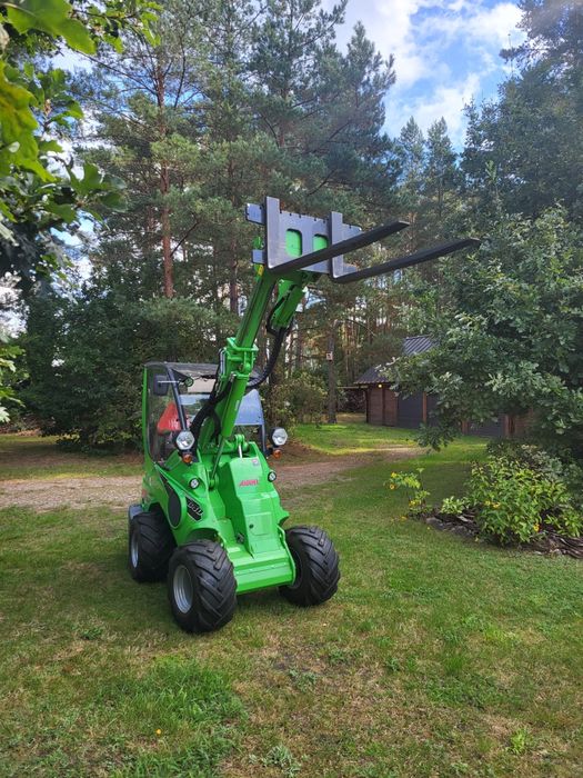 Mini ładowarka Avant 640 demo