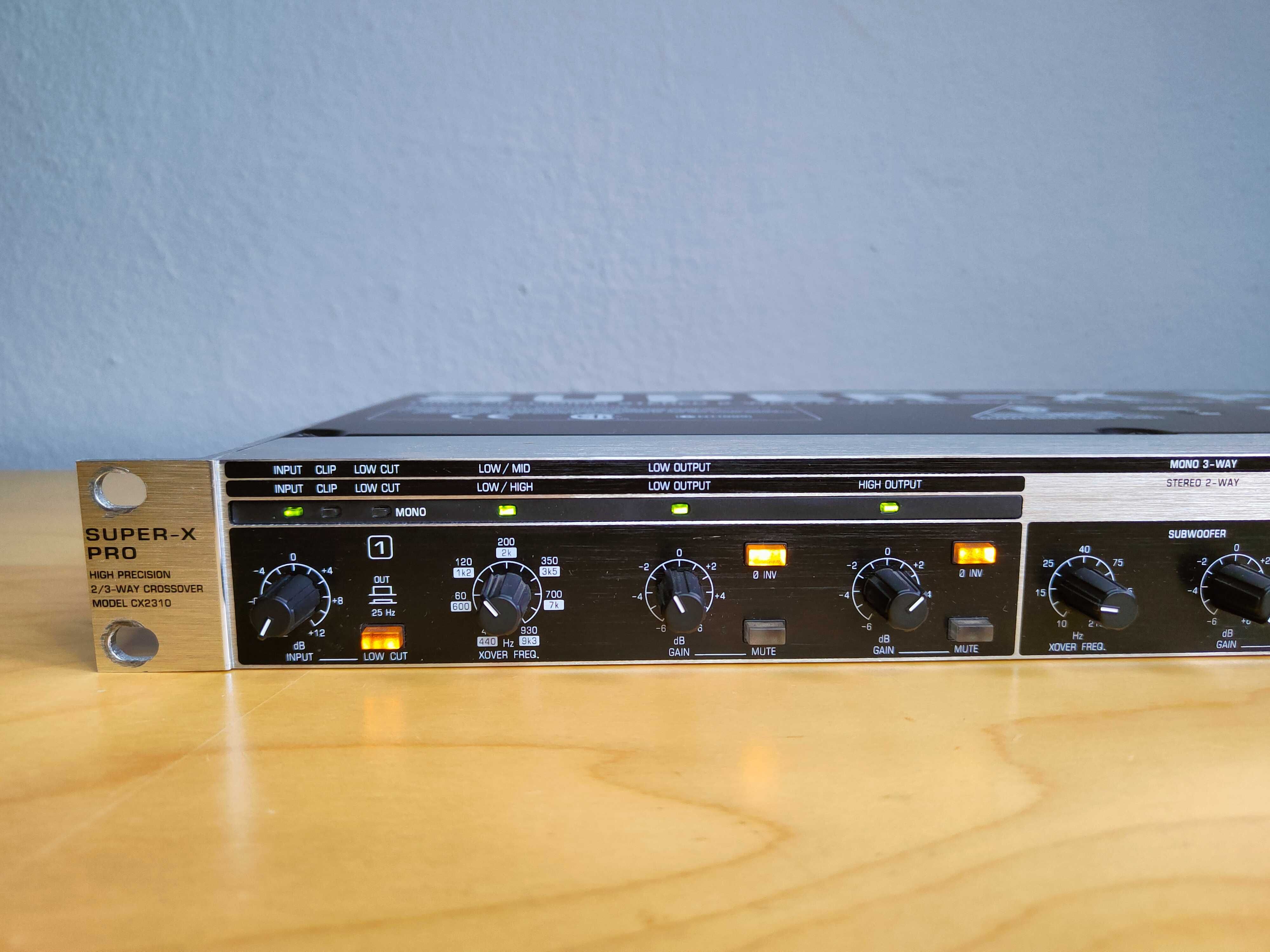Crossover zwrotnica Behringer SUPER-X PRO CX2310