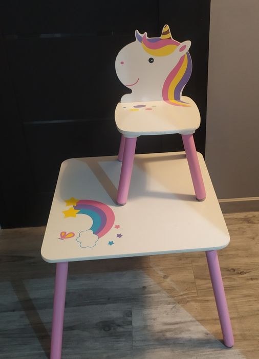 Stolik i krzesełko dla dziewczynki