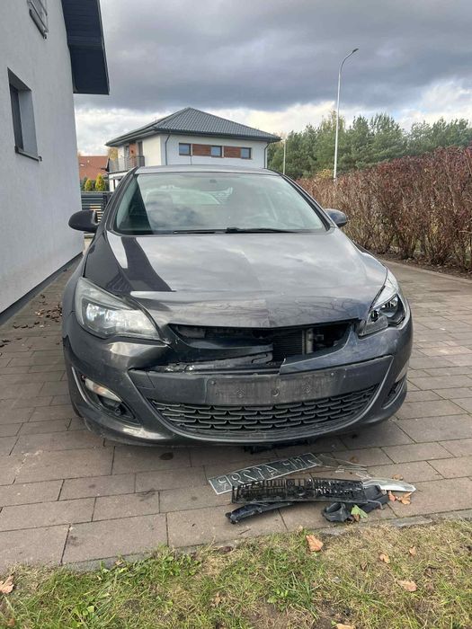 Sprzedam auto Opel Astra rocznik 2013 benzyna