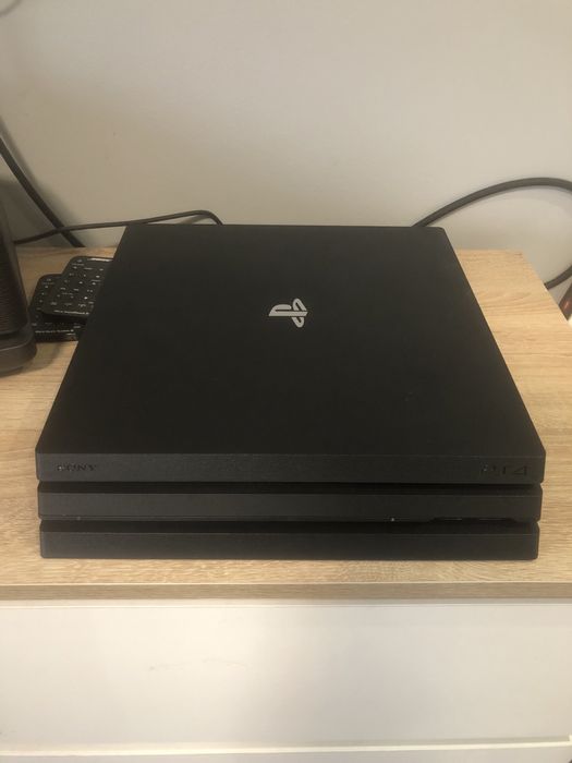 PS4 PRO + 2 pady + PSVR (cały zestaw) + Gry