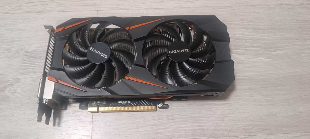GTX 1060 3 Гіга, GTX 560TI на 2 Гіга, HD 4850 на 512 Метрів