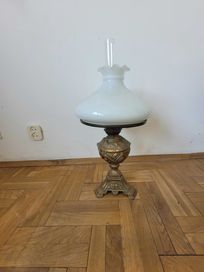 lampa naftowa / biały klosz