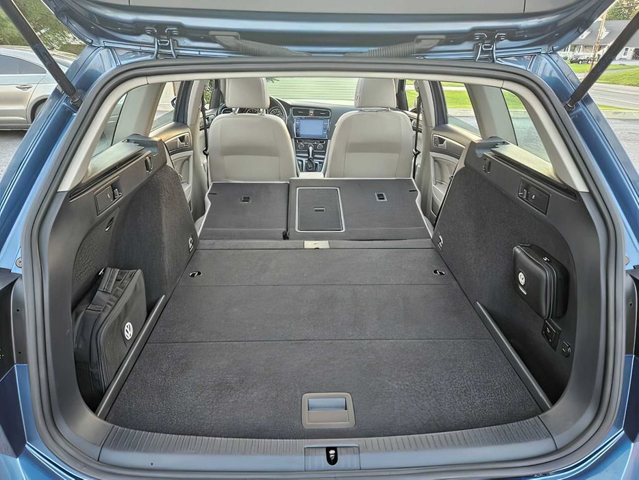 Volkswagen Golf      2019