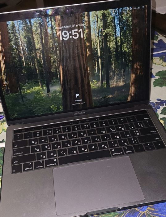 Apple Mac Book Pro touch panel