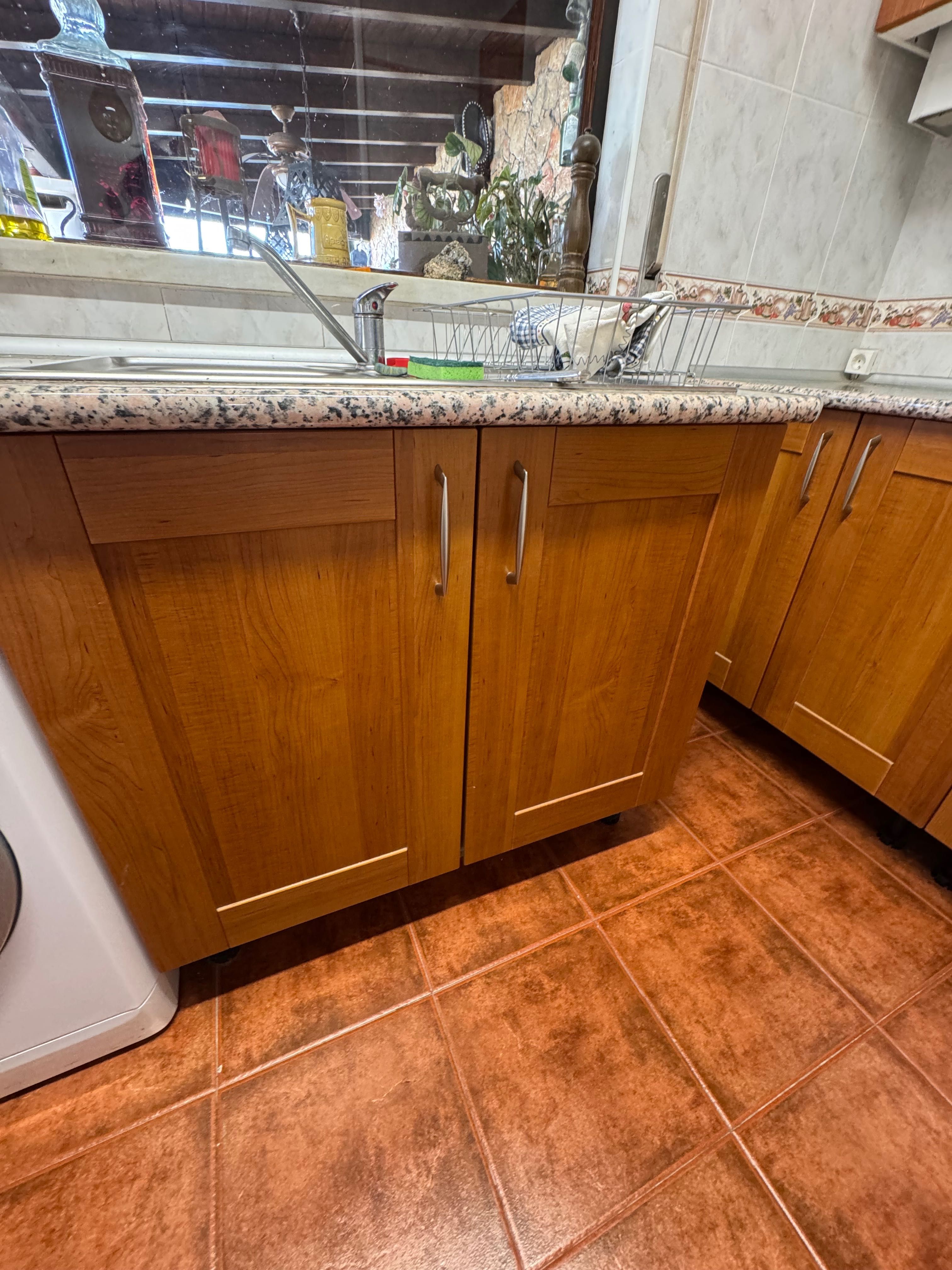 Móveis de cozinha com lava loiça exaustor e fogão incluído