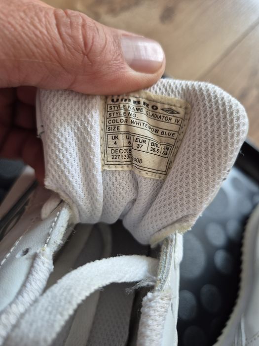 Buty Umbro nowe 37.5