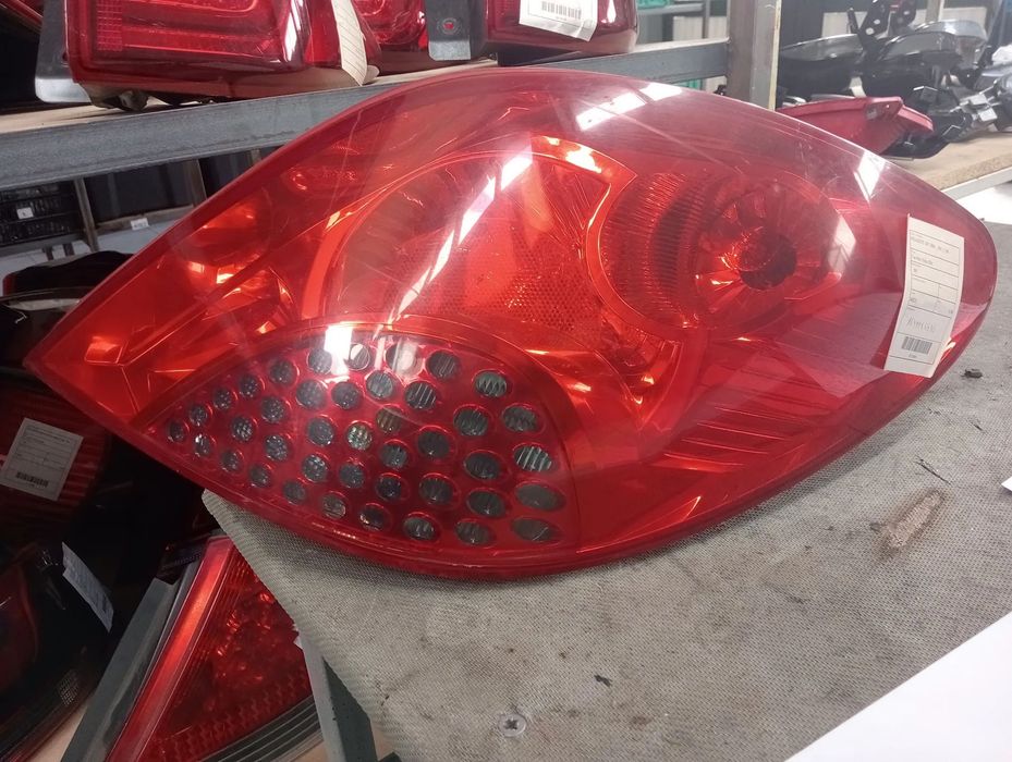 Farolim stop direito Peugeot 207 06 - / 9649986580