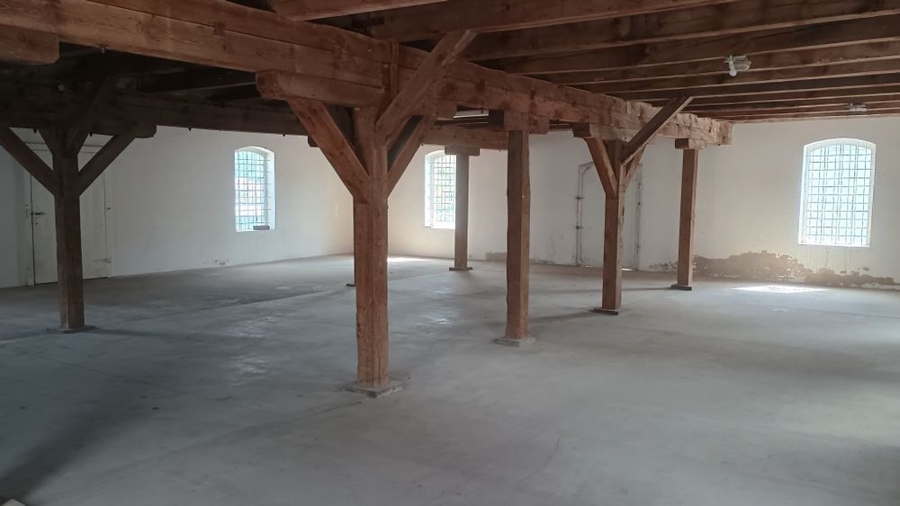 Magazyn o pow. 677 m2 wraz z działką 528 m2