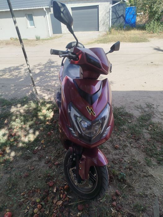 Електроскутер YADES