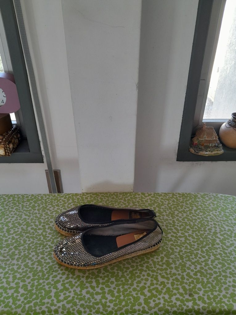 Vendo Sapatos de Senhora EUREKA muito bonitos como novos