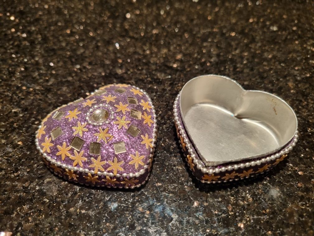 Pudełko z brokatem i kryształkami pudełeczko puzderko serce
