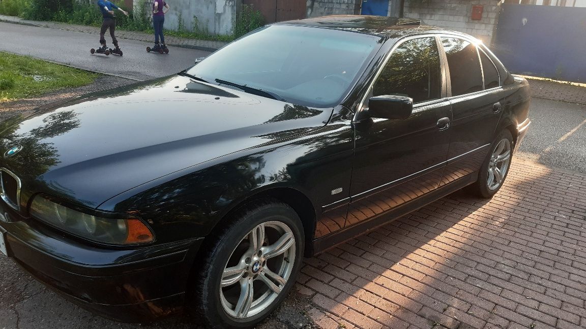 BMW E39 2001 2.5газ,механика.298тыс.км