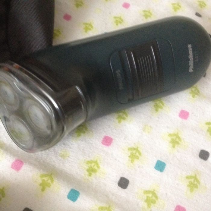 Máquina barbear Philips c/bolsa transporte-pouco uso