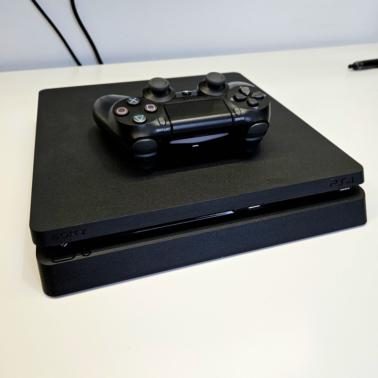 Playstation 4 Slim 1TB, stan idealny