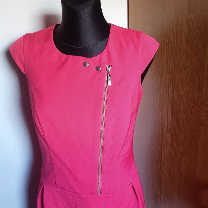 Marconi ładnie uszyta czerwona sukienka r. 36/38