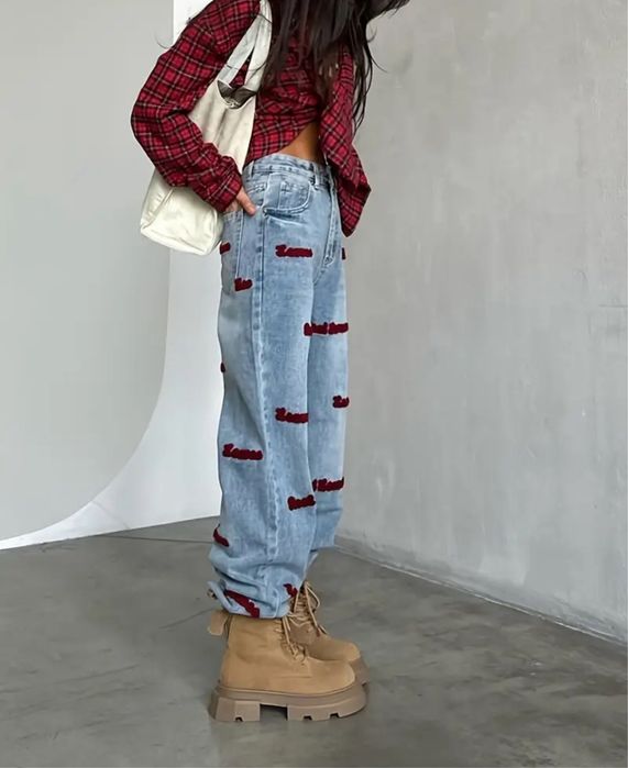 Джинсы клеш голубые с красными надписями палаццо широкие