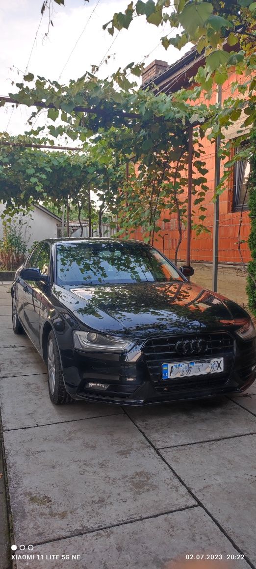 Автомобіль Audi a4b8