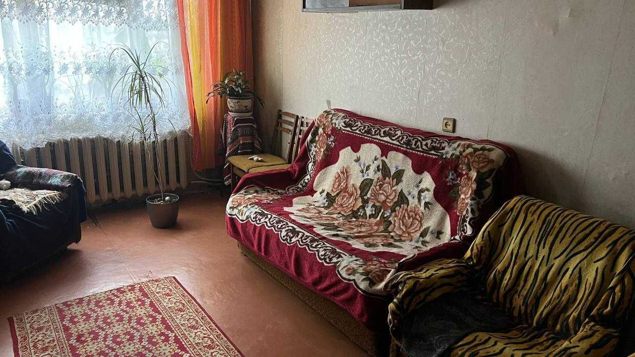 Продається 2-к квартира смт. Іванків , Київська обл - 19 500$