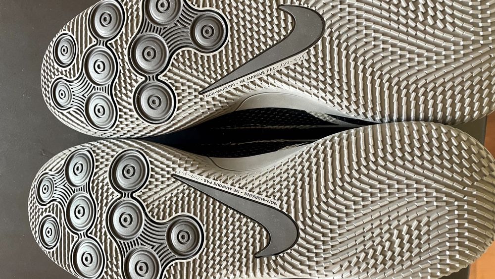 Chuteira de Futsal - Nike Phantom GT2 Club IC Indoor Court  (Novas)