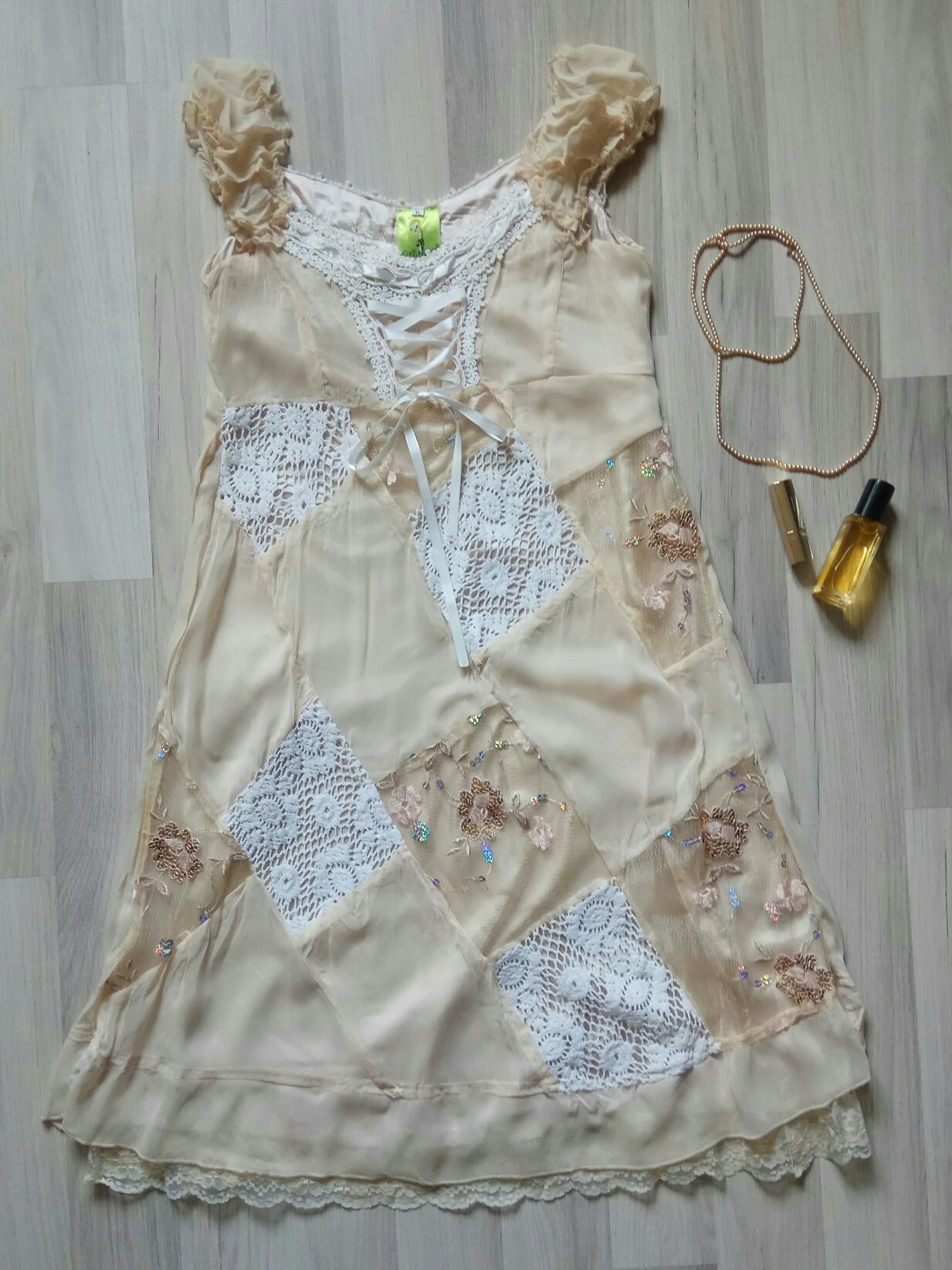 Красивое шифоновое платье с кружевом