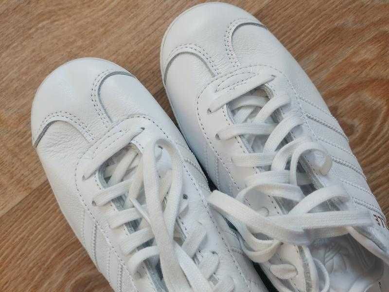 Жіночі кросівки кеди білі adidas gazelle leather white