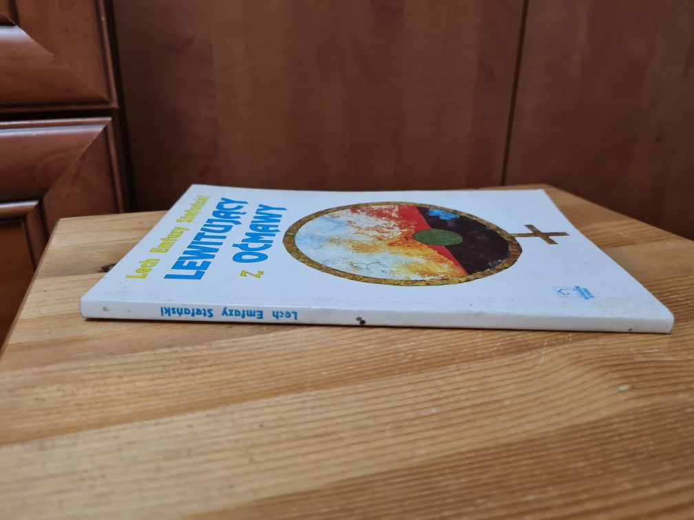 Lewitujący z Oćmawy - Lech Emfazy Stefański