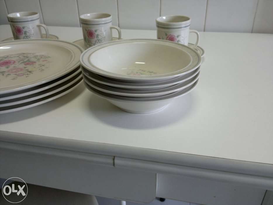 Conjunto de 16 peças em louça