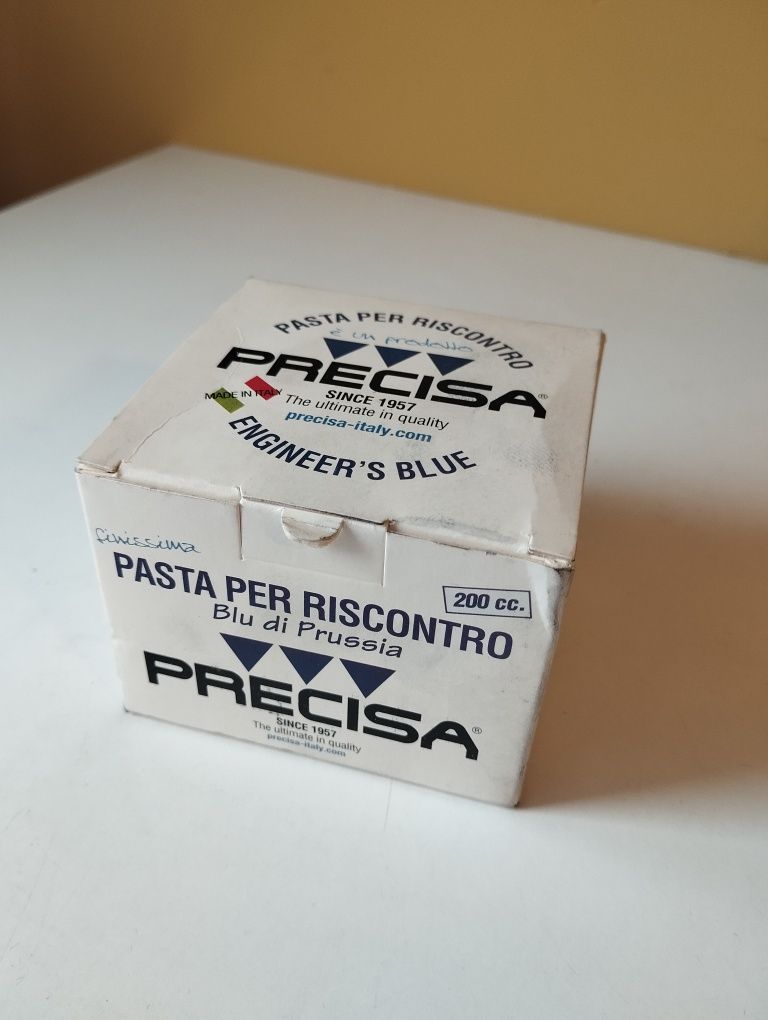 Precisa pasta do tuszowania, tusz.