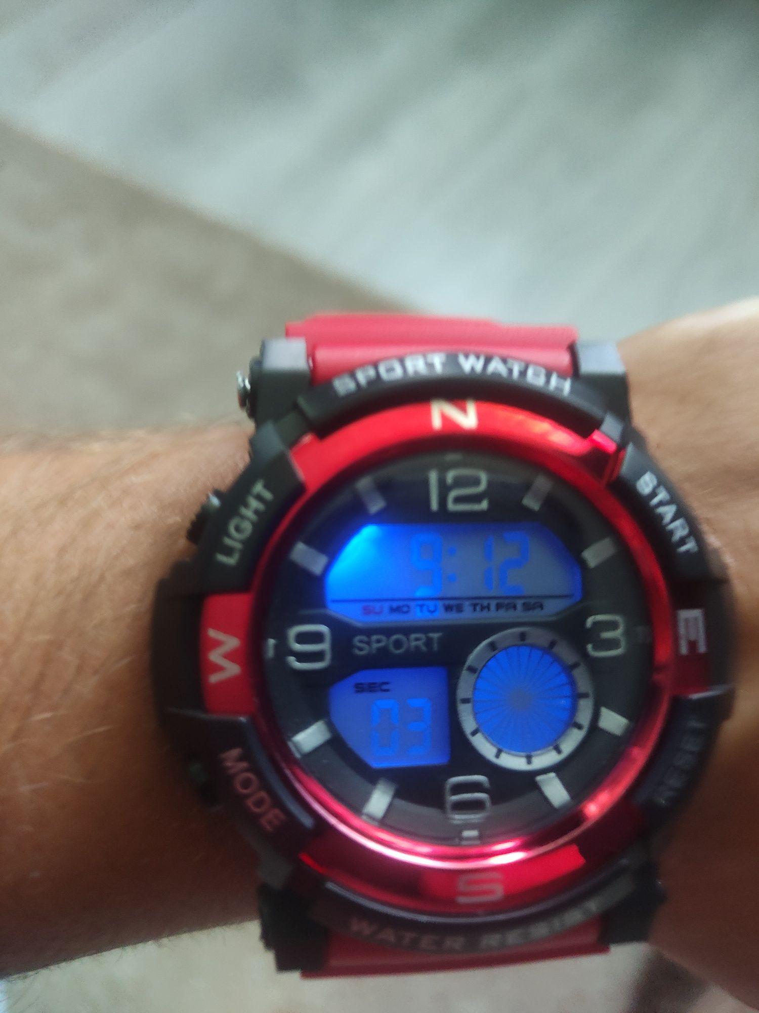 Стильний цифровий спортивний годинник для чоловіків і хлопчиків