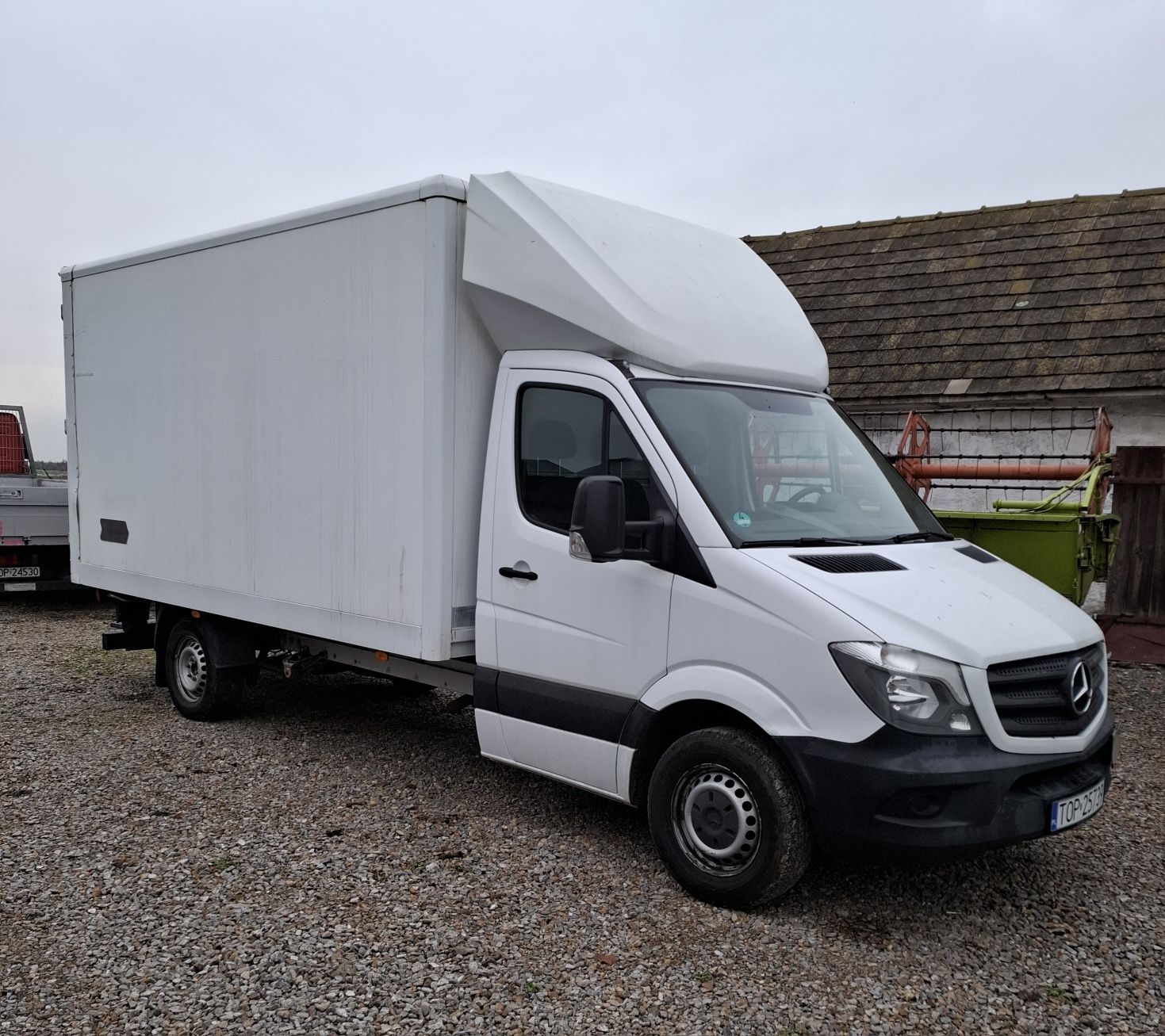 Sprzedam kontener i owiewka 425x225x220