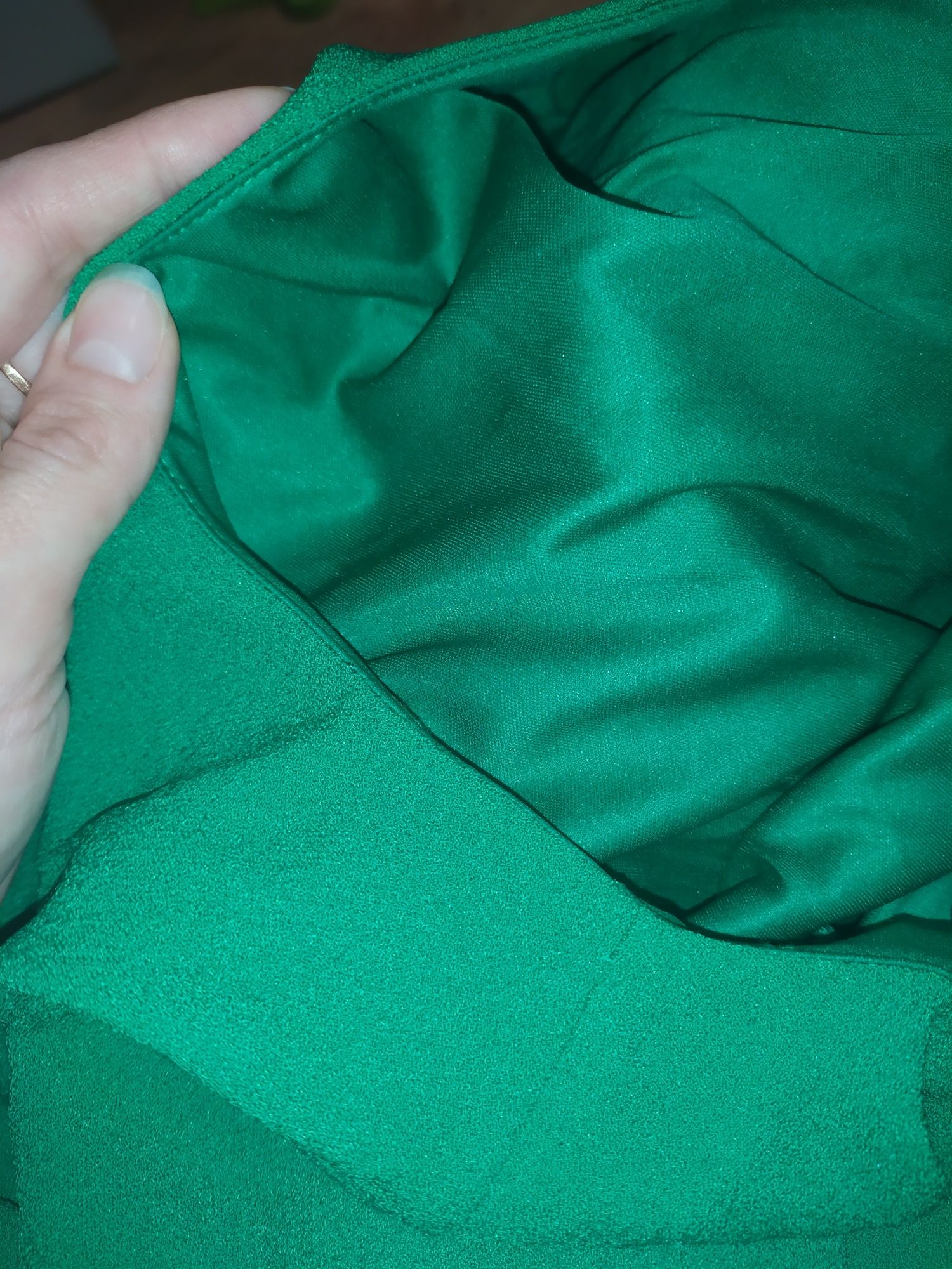 Плаття, сукню зеленого кольору