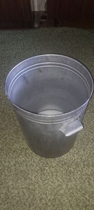 Каструля з нержавіючої сталі