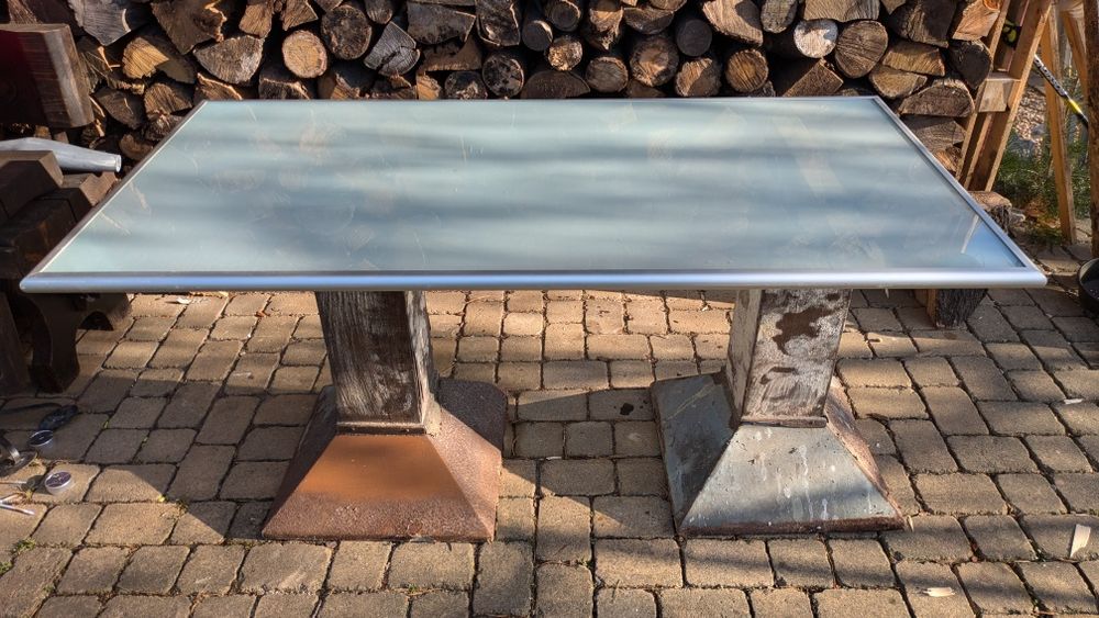 Podstawy stolu solidne