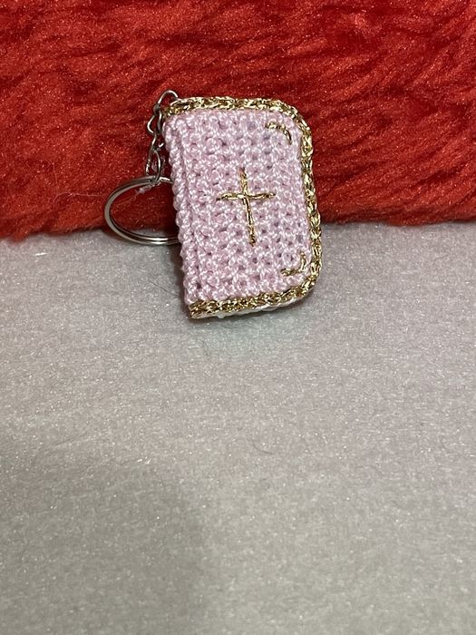 Porta chaves/ chaveiro formato Biblia