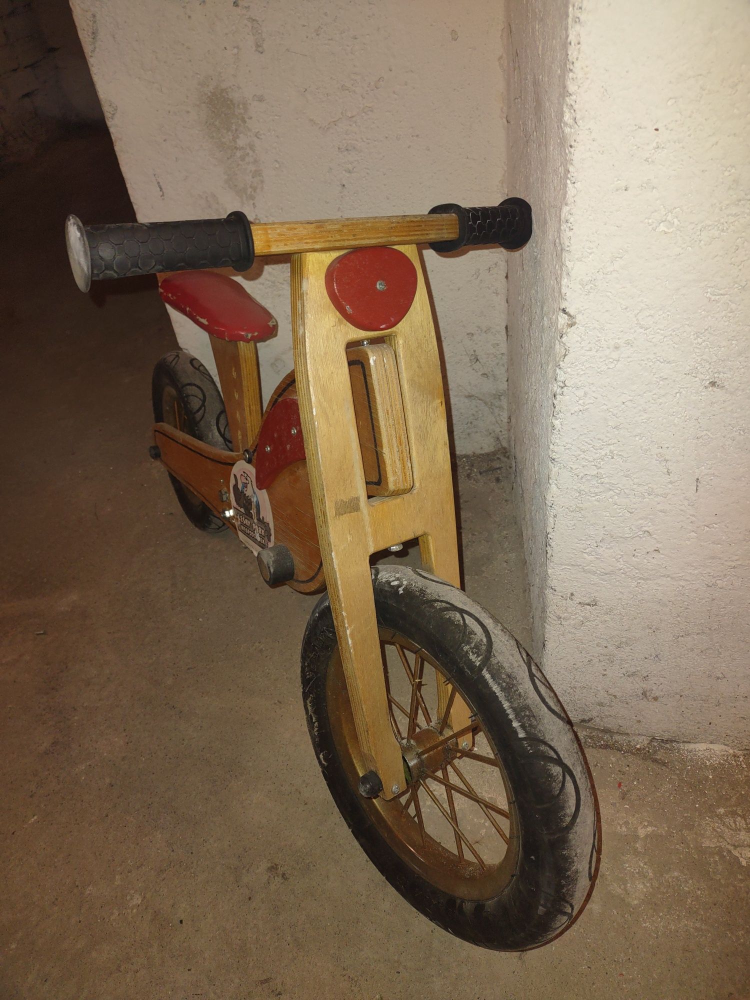 Drewniany rowerek biegowy