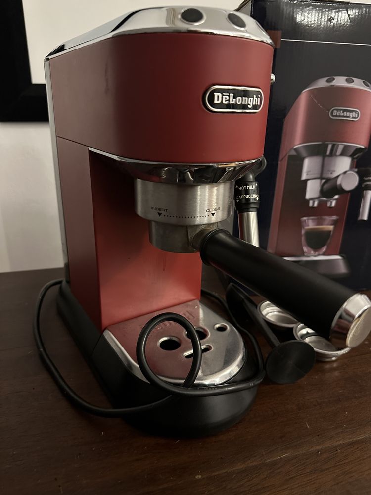 Ekspres kolbowy DeLonghi EC685.R