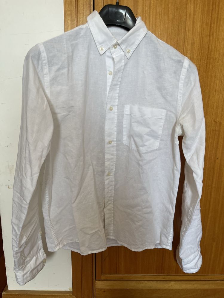 2 camisas brancas Zara em algodao e algodao e linho e 1 de bonbazine .