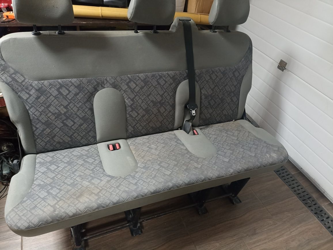 Renault Trafic II Vivar fotel kanapa II rząd