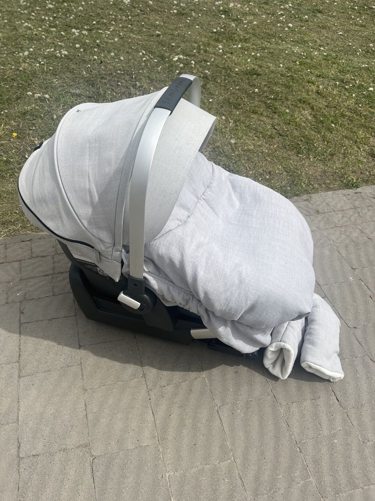 Автокрісло з базою izofix Stokke