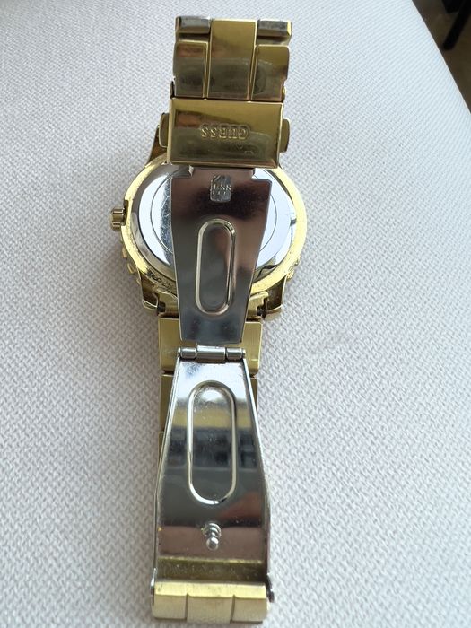 Продам Женские часы Guess
