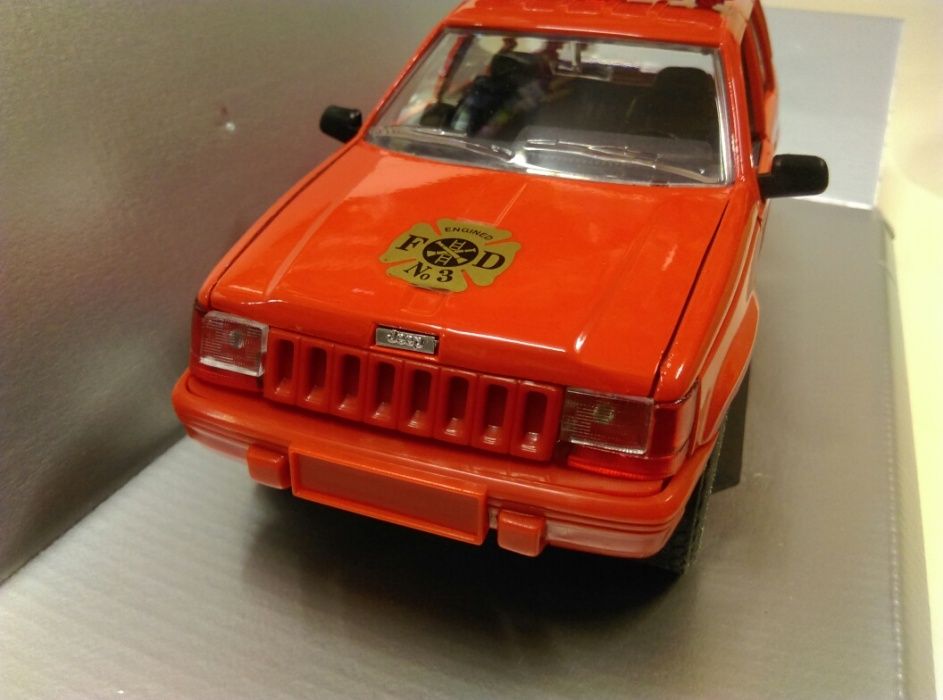 Jeep Cherokee 1:18 skala 1:18 Solido straz pozarna woz strazack