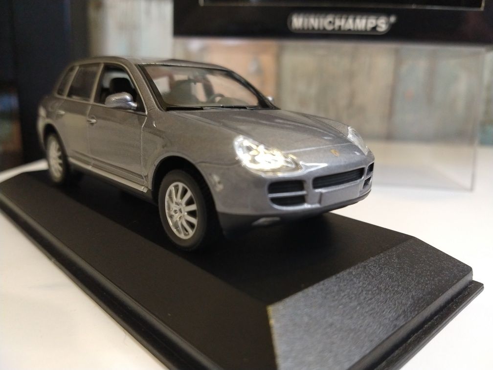 Масштабная модель Porsche Cayenne V6 3.2. Первое поколение. Minichamps