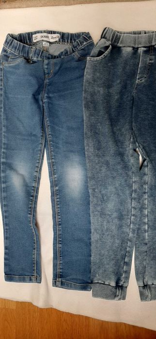 C 1 dżinsy i 1 dresowe spodnie dla dziewczynki 128 cm