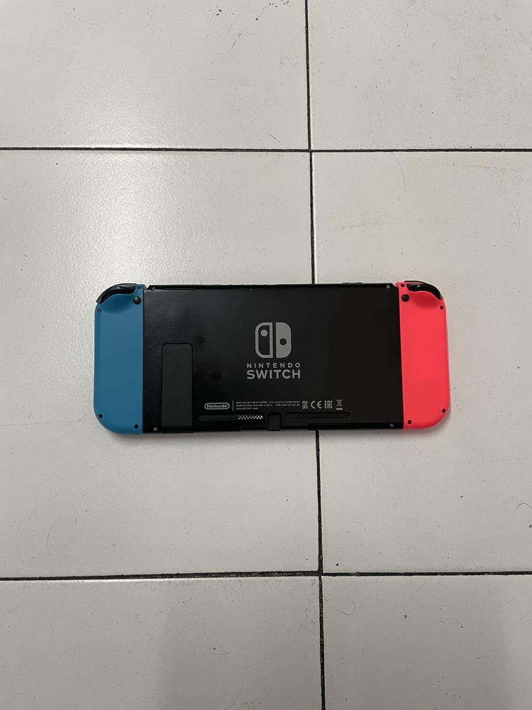 Consola Nintendo Switch Desbloqueada em caixa