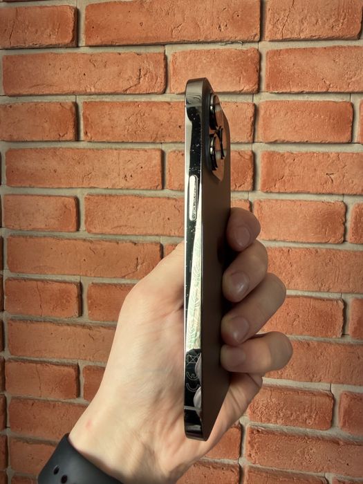 Iphone 13 pro 128 GB grafit + 7 etui + szklo hartowane +kab. lightning