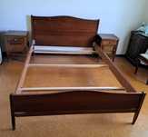 cama e mesas de cabeceira