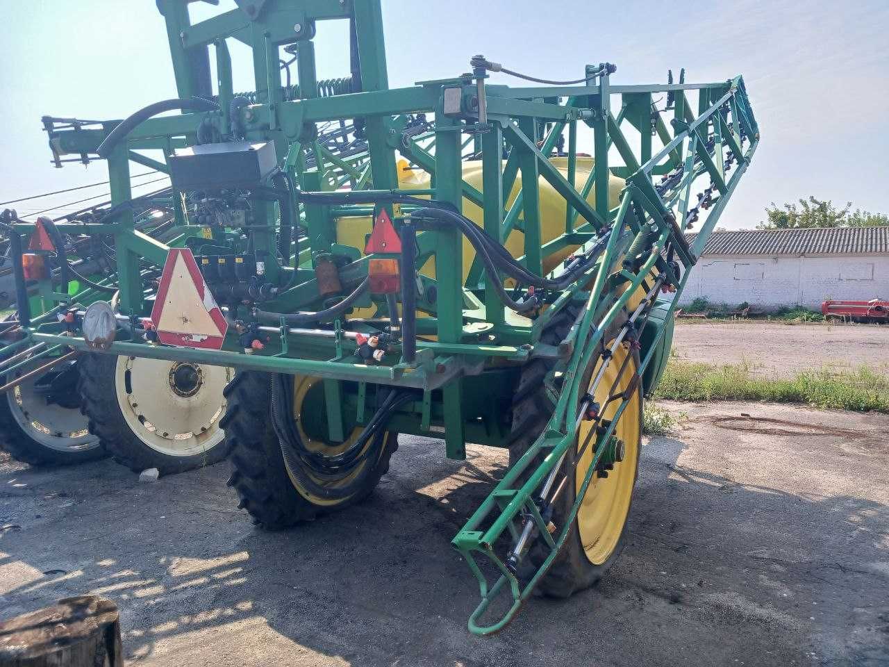 Обприскувач John Deere 740