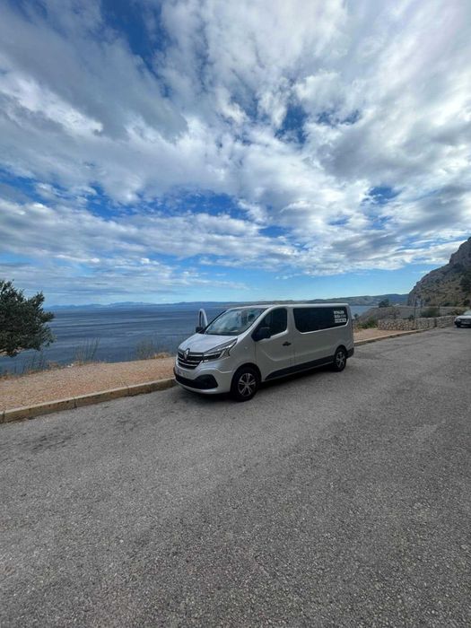 WOLNE TERMINY .Wynajem 9 osobowego Busa Renault Trafic Long