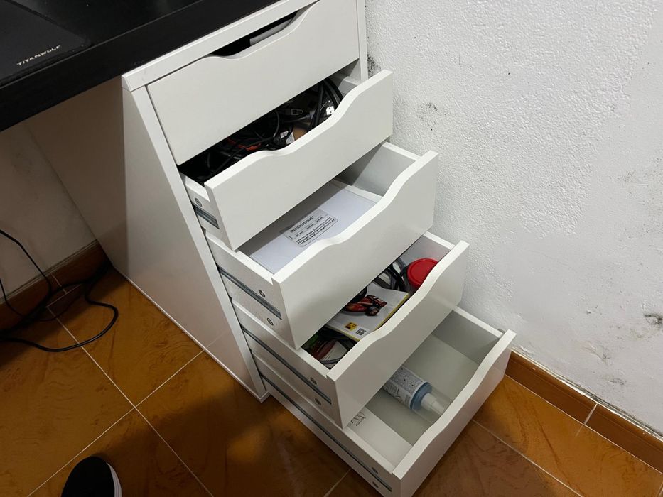 Secretária + Bloco de gavetas